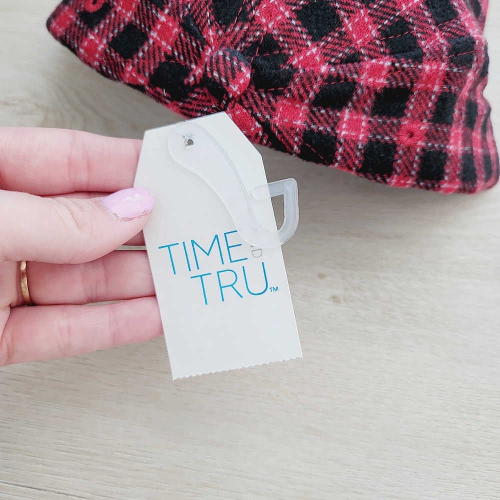 💕 NWT Time and Tru Red Black Mini Check Cap - Picture 2 of 15